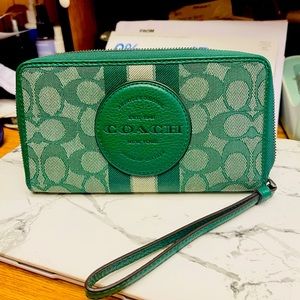 COACH Long Wallet